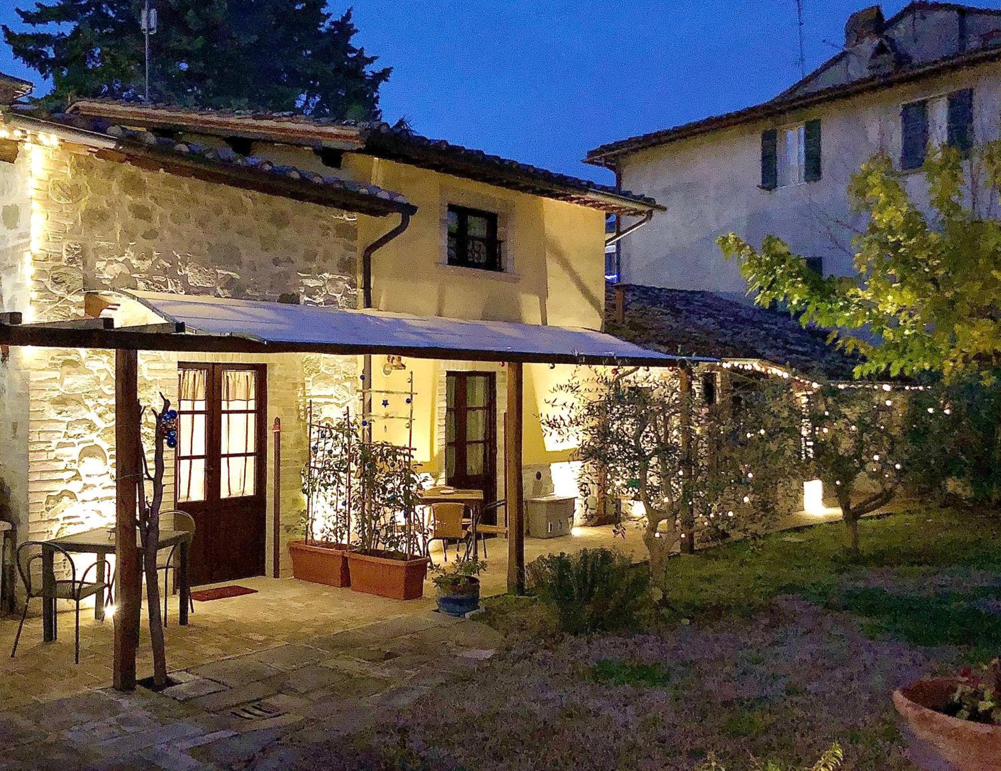 Il Cortile Delle Rose Holiday House 佩鲁贾 外观 照片