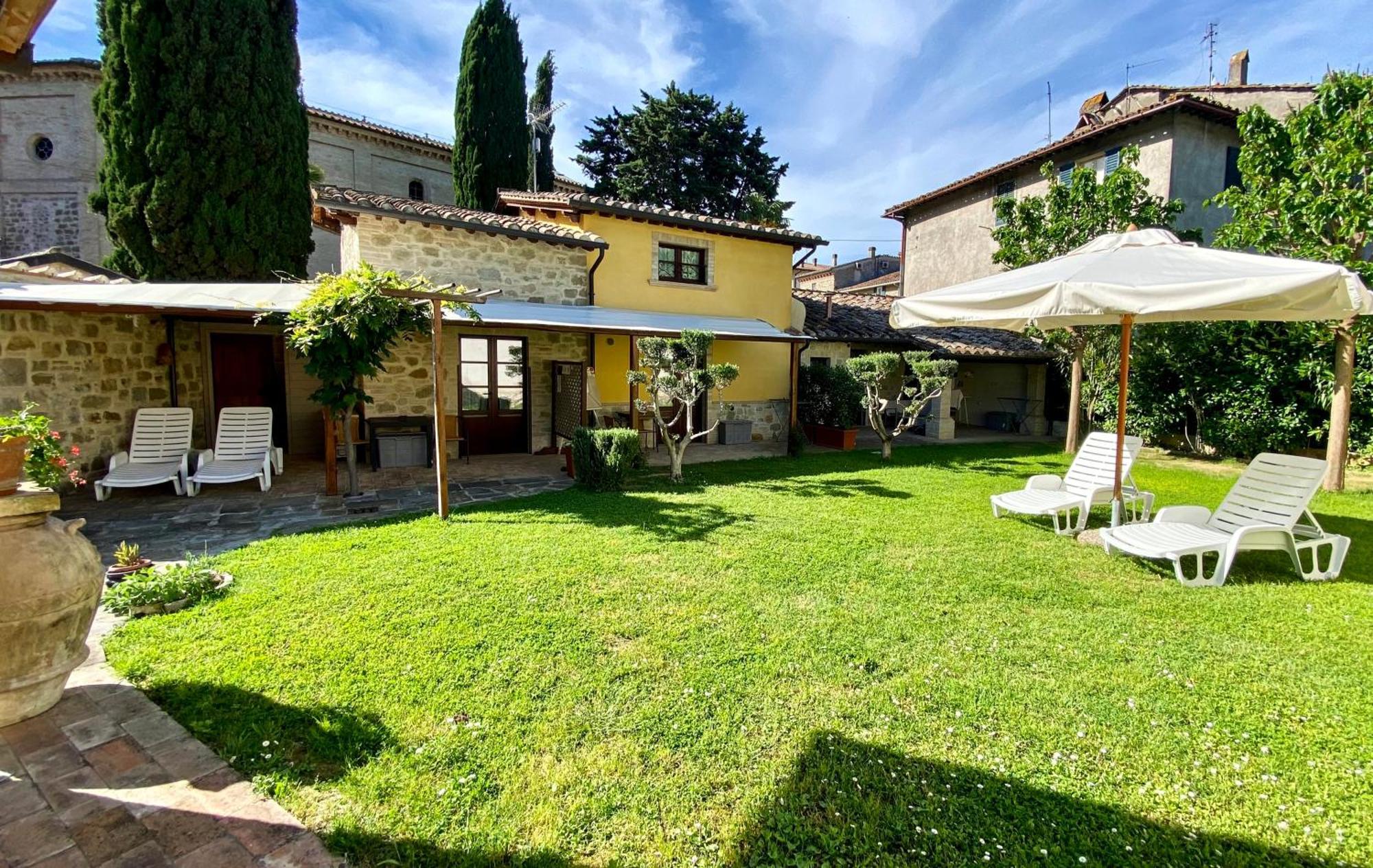 Il Cortile Delle Rose Holiday House 佩鲁贾 外观 照片