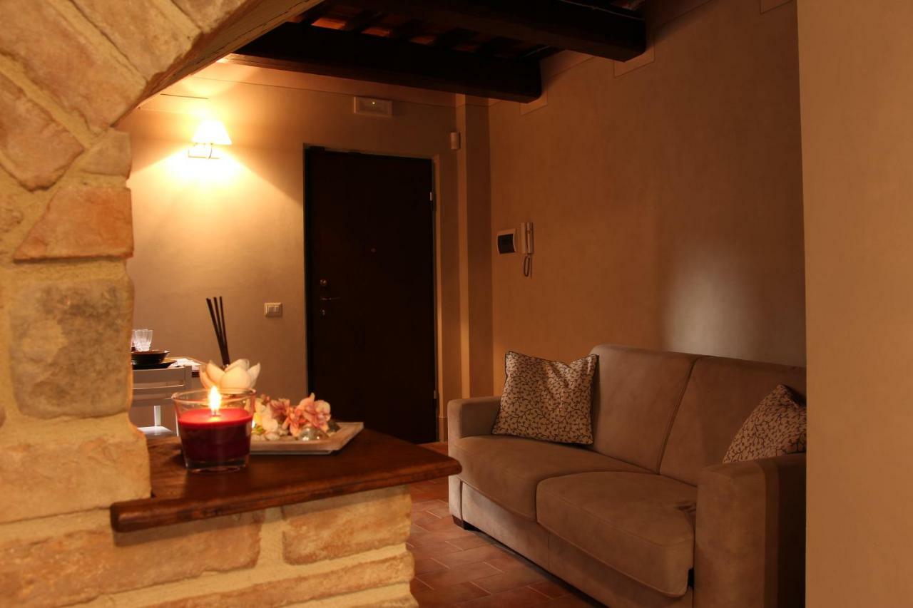 Il Cortile Delle Rose Holiday House 佩鲁贾 外观 照片